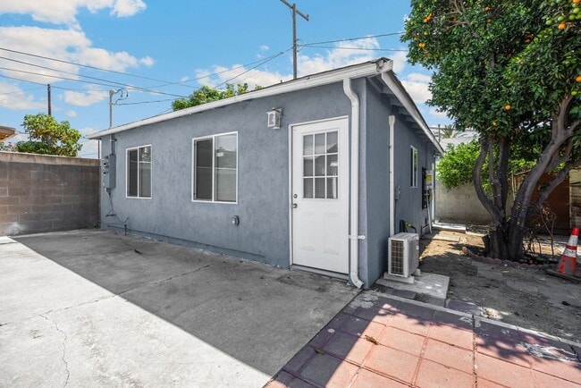 14016 Anola St