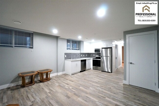 Building Photo - 9808 159 St NW