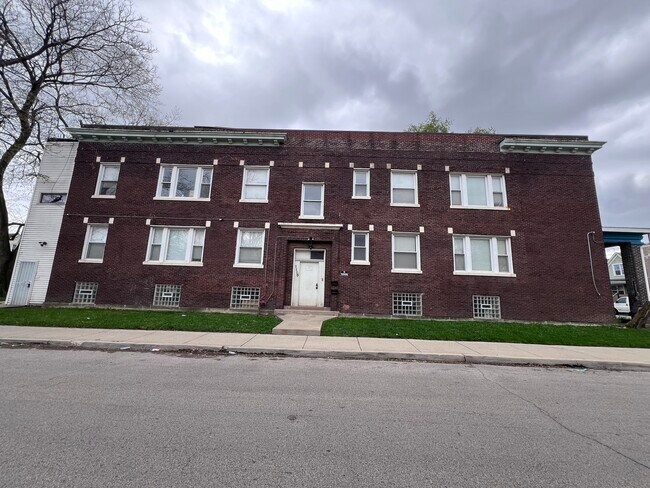 Building Photo - 1119 W 72nd St Unit 2R