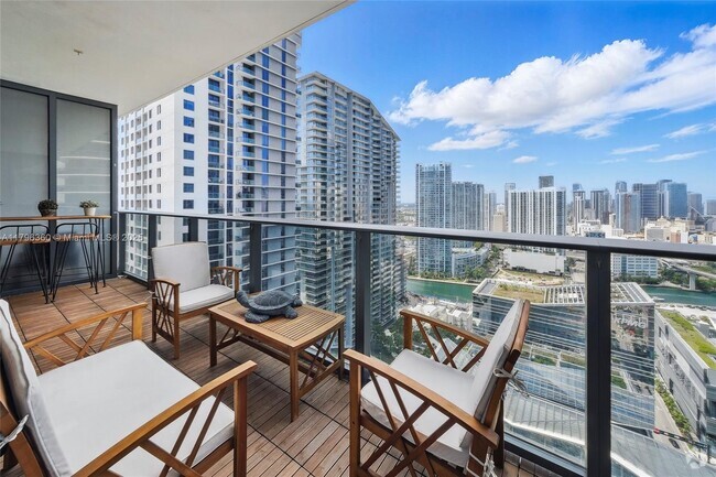 Building Photo - 45 SW 9th St Unit 3309 Rental