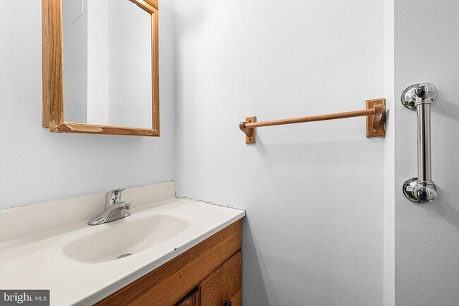 Photo - 315 Elrino St