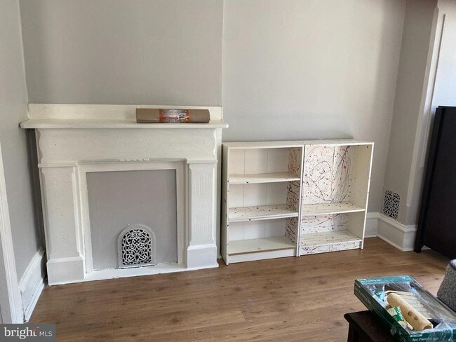 Building Photo - 1342 W Westmoreland St Unit 2F Rental