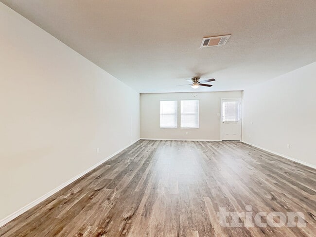 Photo - 9736 Marbach Brk