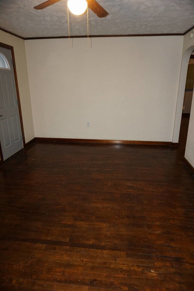 Photo - 204 N Geri St