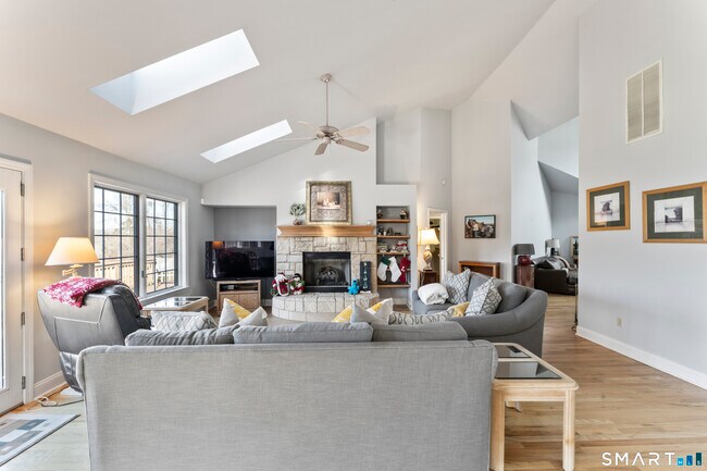 Photo - 7 Lower County Rd