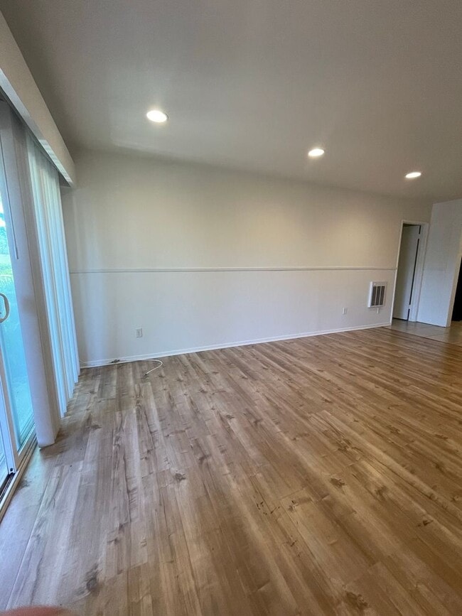 1010 W MacArthur Blvd