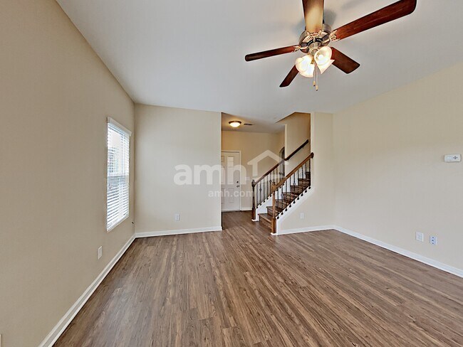 Photo - 375 Dunnwood Loop