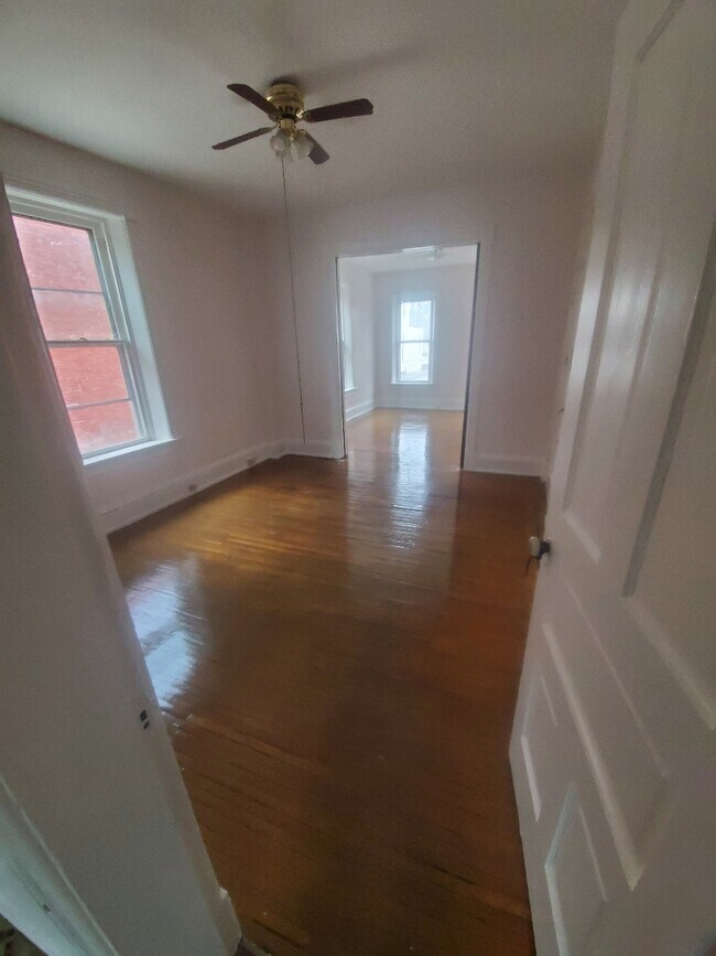 Photo - 25 S Locust St