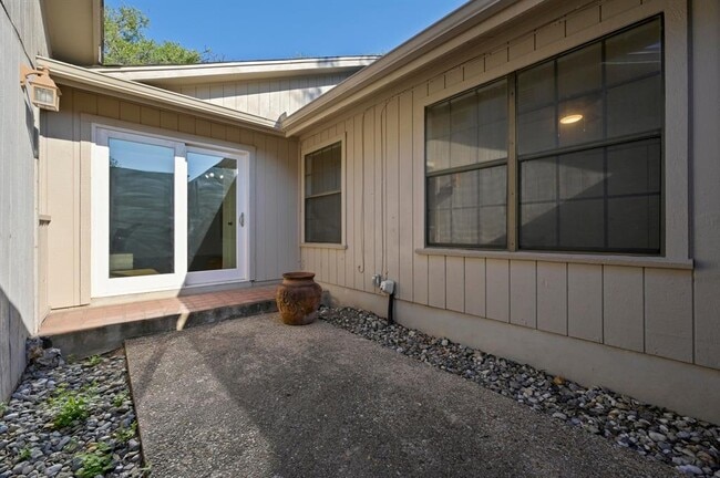 Photo - 7002 Firewheel Hollow