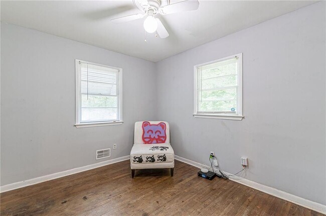 Photo - 350 Brooks Ave SW