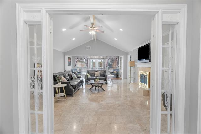 3024 Encino Dr