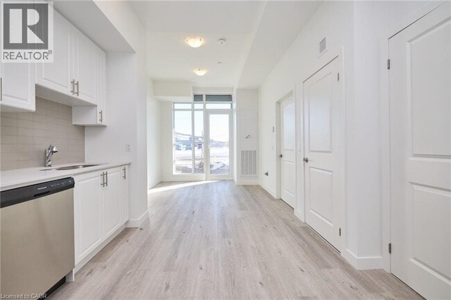 Photo - 461 Green Rd Unit 105