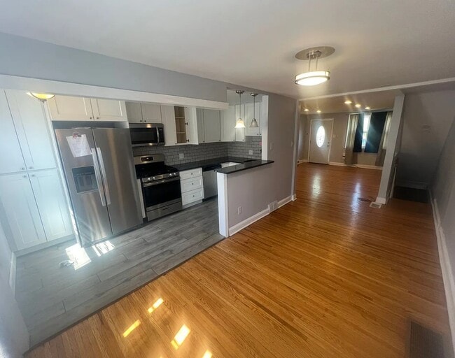 Photo - 1370 N 75th St