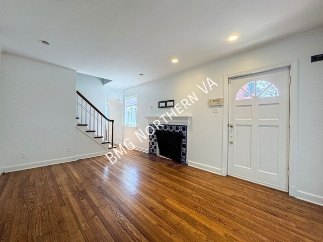 Photo - 6600 Braddock Rd