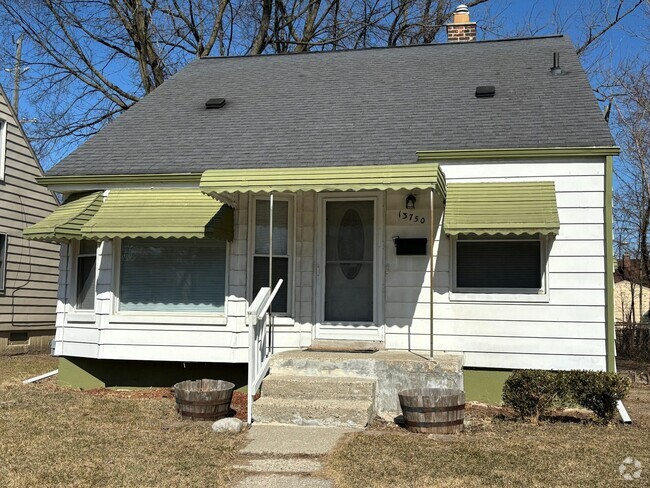 Building Photo - 13750 Labelle St Rental