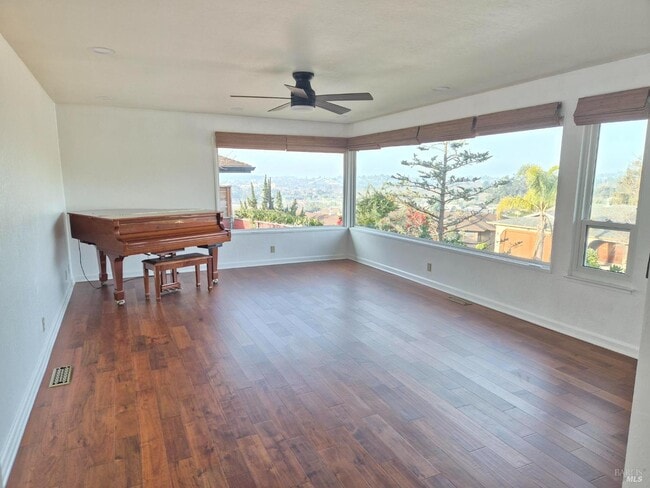 Photo - 453 Clark Dr