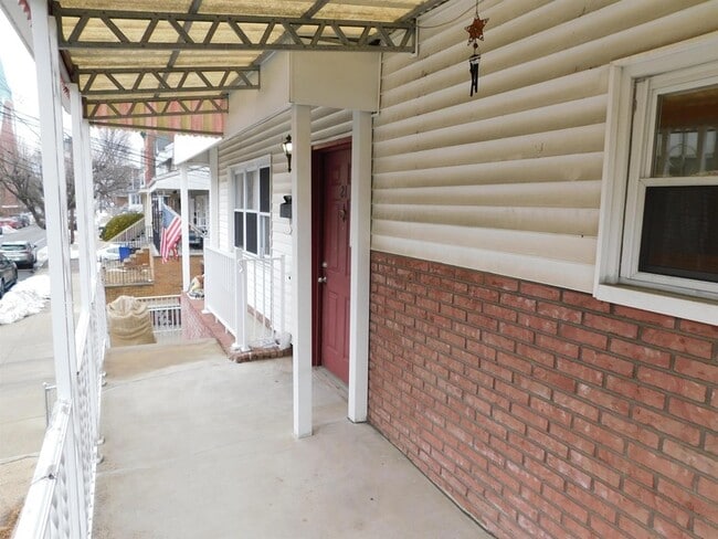 Photo - 21 W 14th St