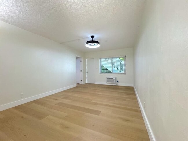 Photo - 2815 NE 33rd Ave