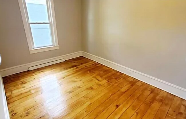 Photo - 850 Fulton St W