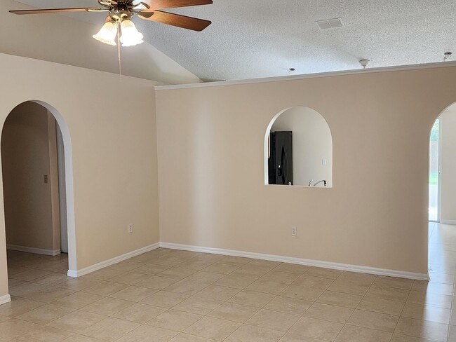 Photo - 326 SW Ray Ave