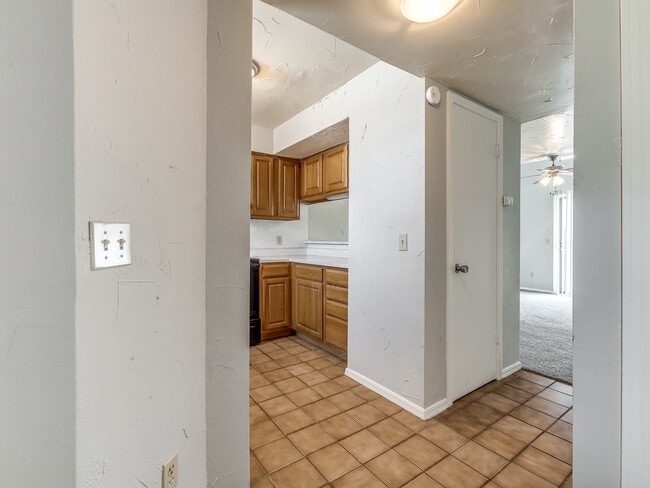 Mansion West - Kitchen