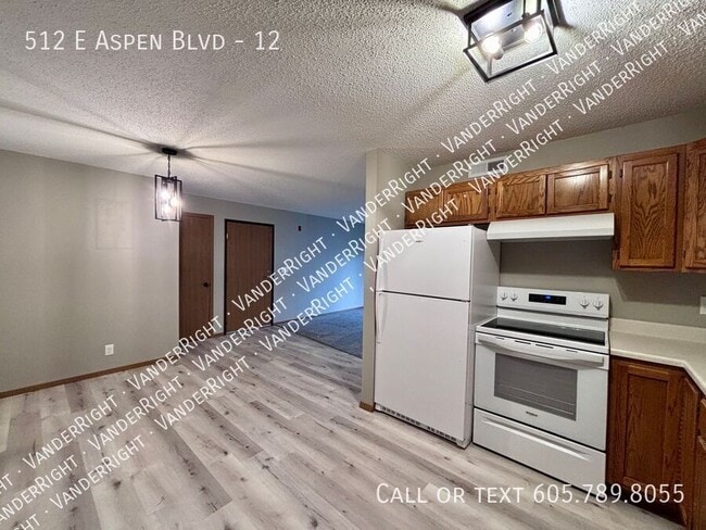 Building Photo - 512 E Aspen Blvd Unit 12