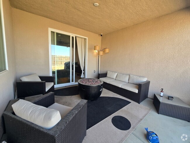 Building Photo - 3 BR 2 BA available soon Rental