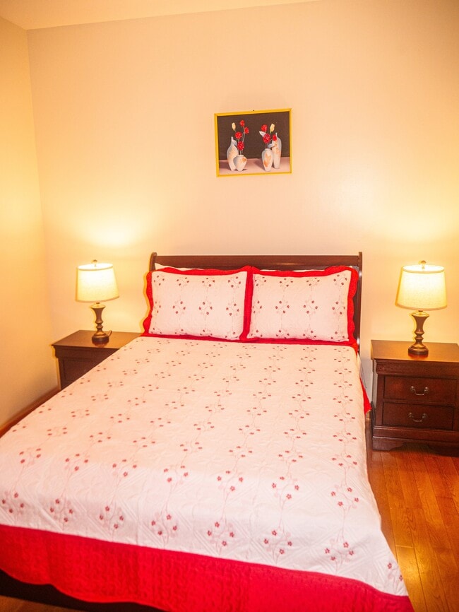 Photo - 45-23 40th St