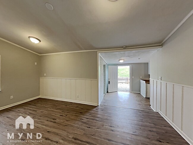Photo - 525 Karen St