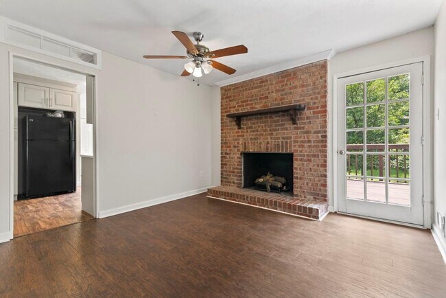 Photo - 1492 Tanglewood Way NW