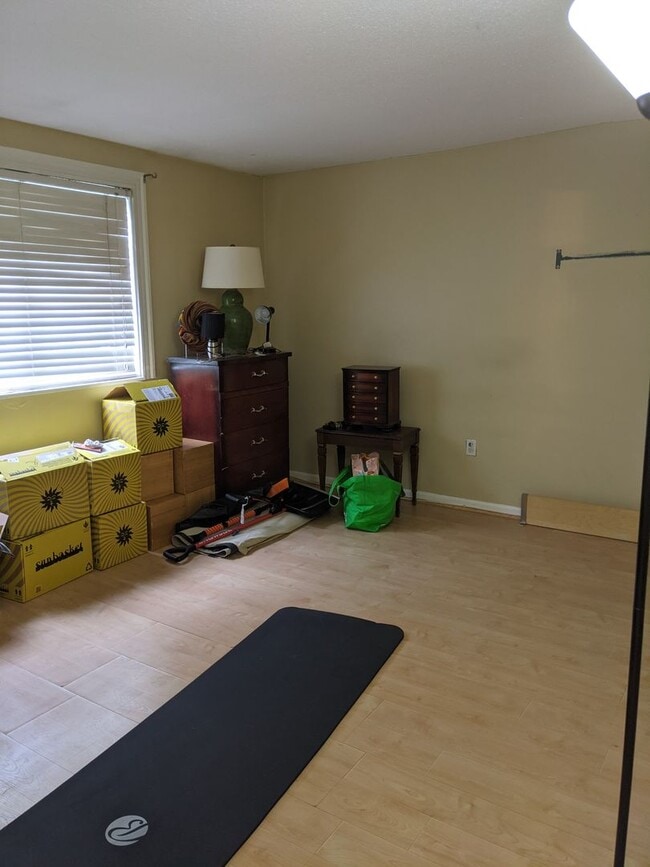 Building Photo - Somerville 2 bedroom with parking for 9/1 Rental