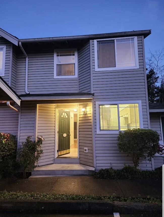 Building Photo - 6106 202nd St SW Unit Ashland grove