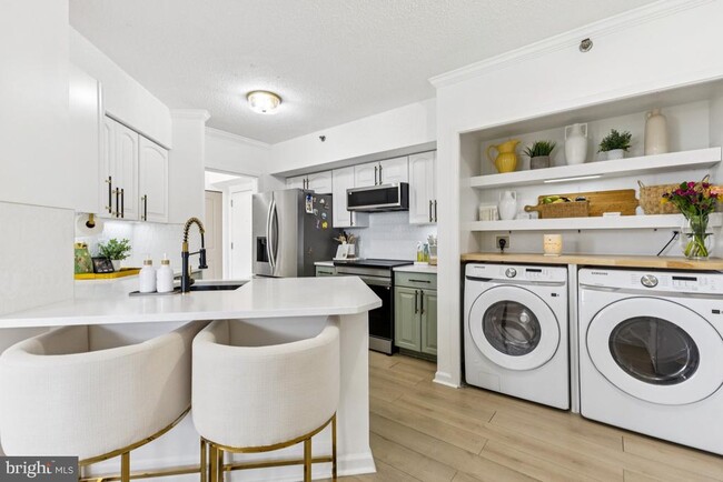 Building Photo - 5505 Seminary Rd Unit 1810N