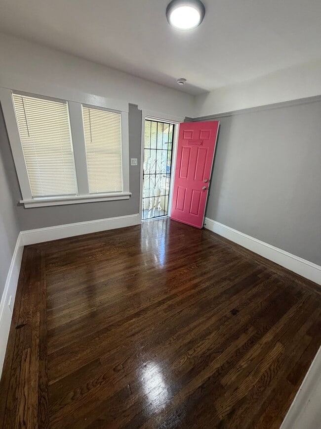 Photo - 856-860 32nd St Unit 860