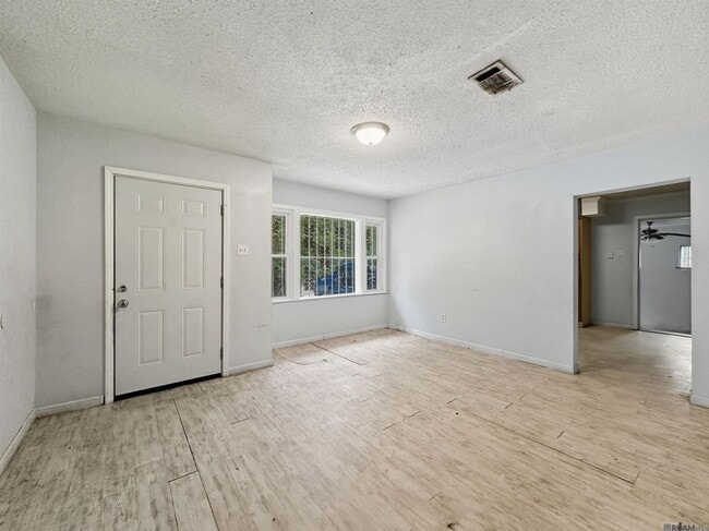 Photo - 5156 Linden St