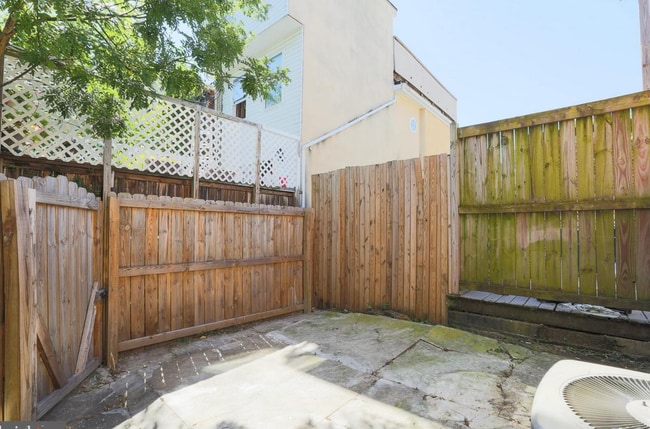 Photo - 711 Scott St