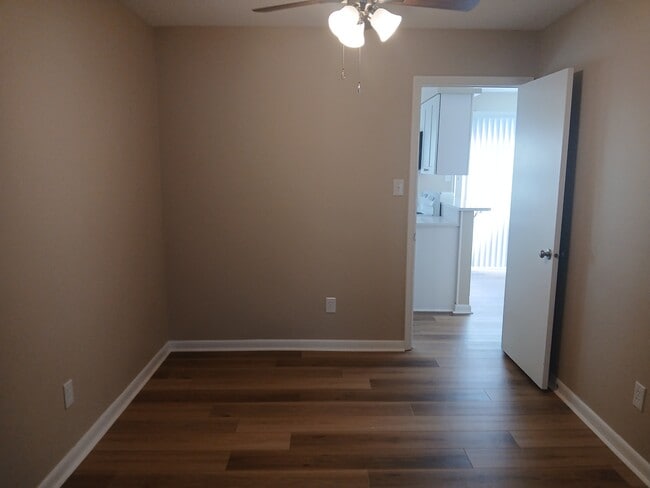 Photo - 412 Chinaberry Cir