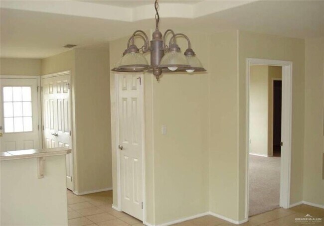 Photo - 9 W Sherryl Ave