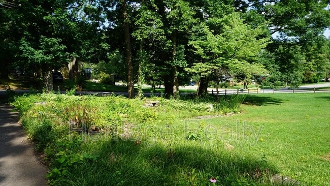 Photo - 529 Bardon Rd NW