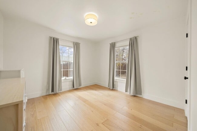 Photo - 912 Mansell Ave