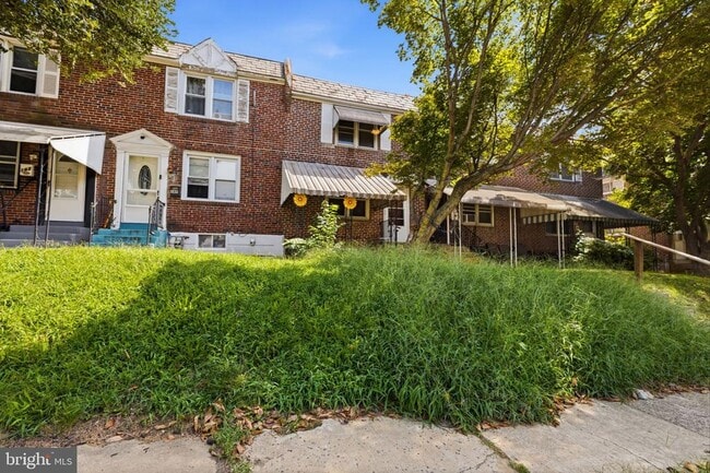 351 W 22nd St