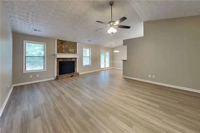 Photo - 815 Riverstone Ln