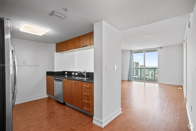 Building Photo - 1800 N Bayshore Dr Unit 3508 Rental