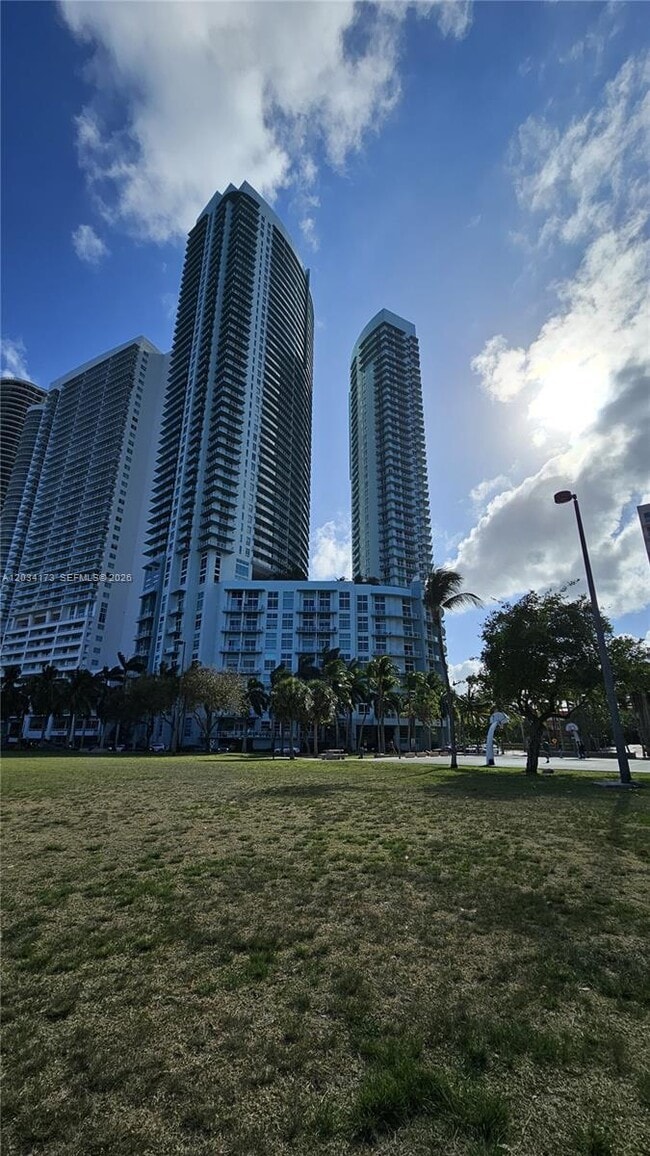 Photo - 1900 N Bayshore Dr Unidad 3019