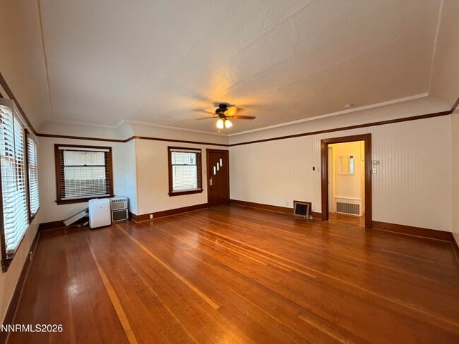 Photo - 319 Thoma St
