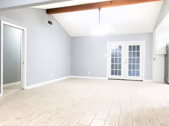 Photo - 8620 Chateau Cir