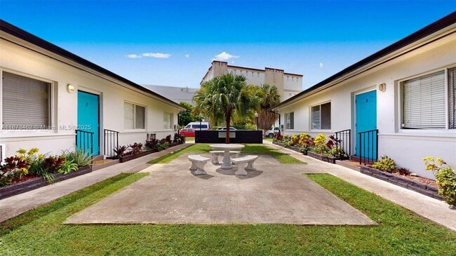 Photo - 2499 SW 27th St Unit 7