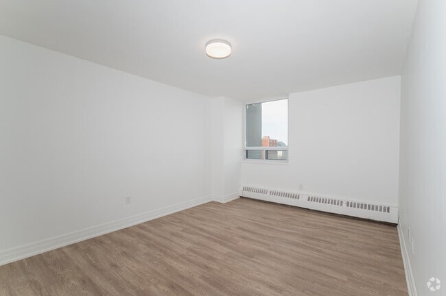 2 chambres, 2 salles de bain - 109 m² - Chambre principale - 2360 Birchmount Road