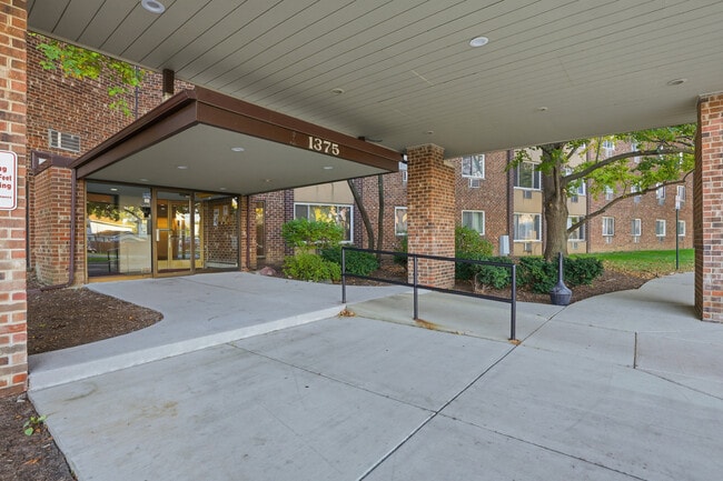 Building Photo - 1375 Rebecca Dr Unit 213