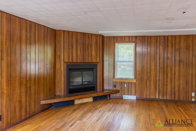 Photo - Enormous House! ~ Washer & Dryer ~